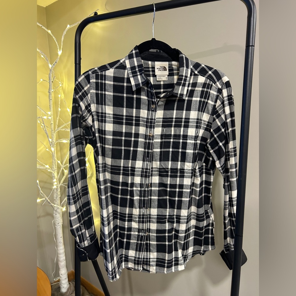 The North Face black and White Checkered Shirt. Size Medium